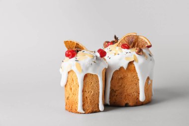 Hafif arka planda lezzetli Paskalya pastaları