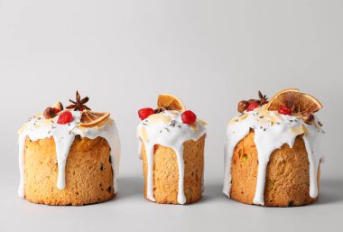 Hafif arka planda lezzetli Paskalya pastaları