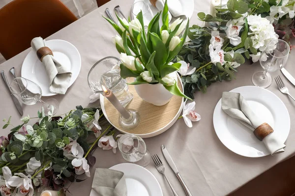 Stylish Table Setting Tulip Flowers — Stock Photo, Image