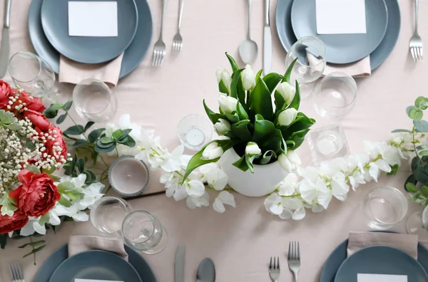 Stylish Table Setting Tulip Flowers Blank Cards — Stock Photo, Image