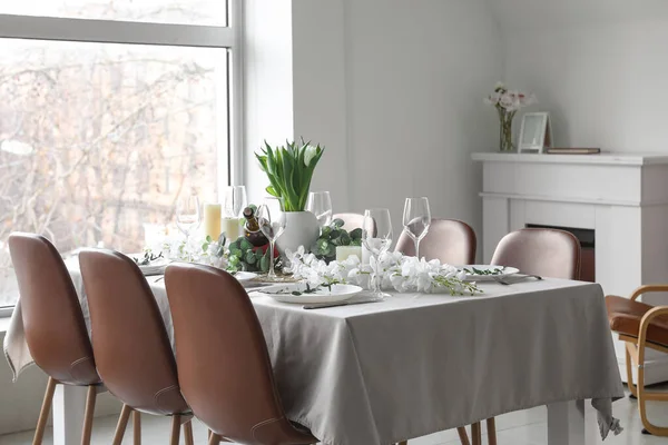 Mesa Comedor Con Hermoso Entorno Flores Habitación — Foto de Stock