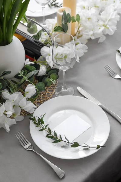 Eettafel Met Mooie Setting Blanco Kaart — Stockfoto