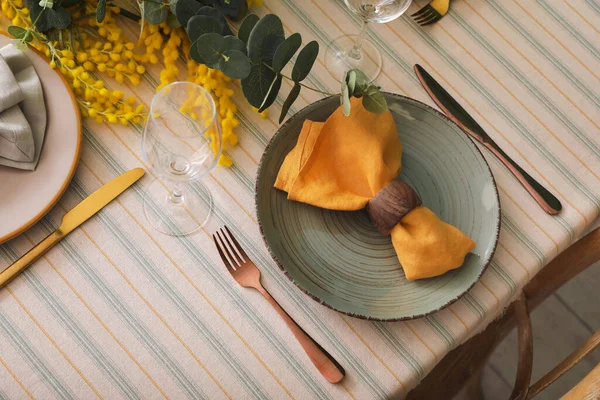 Tavolo Pranzo Con Bella Cornice Decorazioni Floreali — Foto Stock