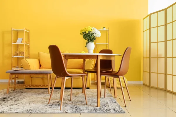 Vase Beautiful Chrysanthemum Flowers Dining Table Room — Stock Photo, Image