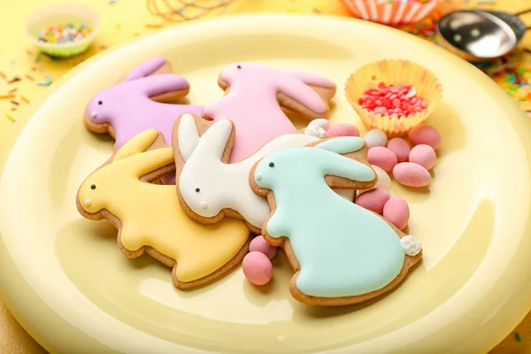 Plate Tasty Easter Cookies Shape Bunny Candies Table Closeup — Stock Photo, Image