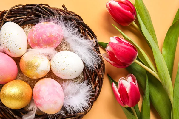 Nest Painted Easter Eggs Feathers Flowers Color Background Closeup — Stock Photo, Image