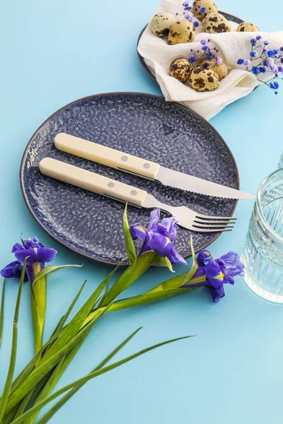 Beautiful Table Setting Easter Celebration Flowers Blue Background — Stock Photo, Image