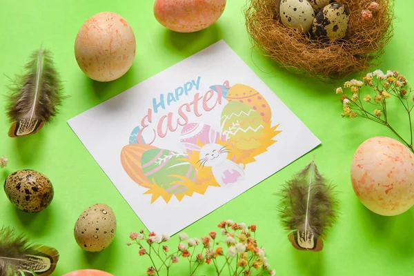 Όμορφη Σύνθεση Πάσχα Ευχετήρια Κάρτα Βαμμένα Αυγά Και Λουλούδια Πράσινο — Φωτογραφία Αρχείου