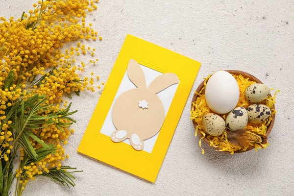 Cartão Saudação Ovos Páscoa Flores Fundo Claro — Fotografia de Stock