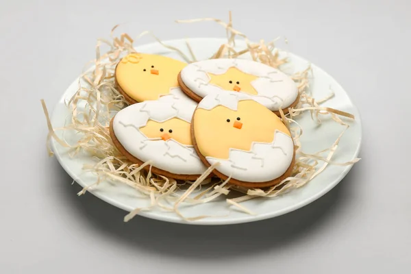 Plate Tasty Easter Cookies Grey Background Closeup — Stock Photo, Image