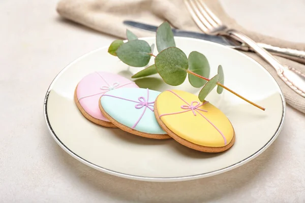 Schöne Tischdekoration Für Das Osterfest Mit Plätzchen Nahaufnahme — Stockfoto