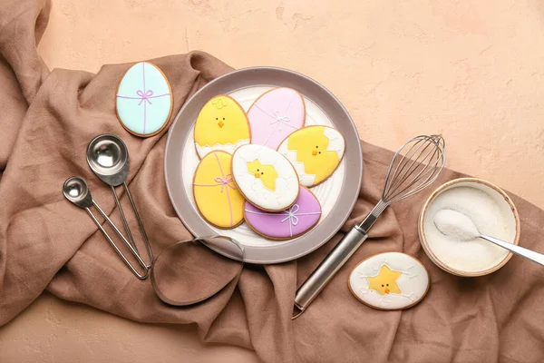 Composition Tasty Easter Cookies Plate Color Background — Stock Photo, Image
