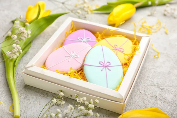 Box Tasty Easter Cookies Flowers Grey Background Closeup — Stock Photo, Image