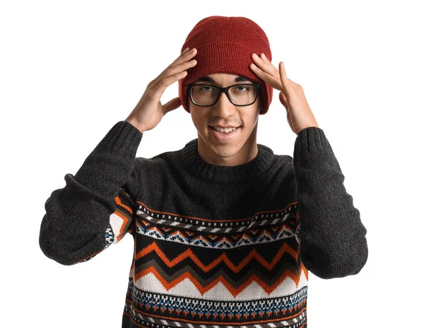 배경에 스웨터를 잘생긴 아시아 — 스톡 사진