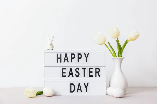 Tafel Mit Text Happy Oster Day Eier Und Vase Mit — Stockfoto