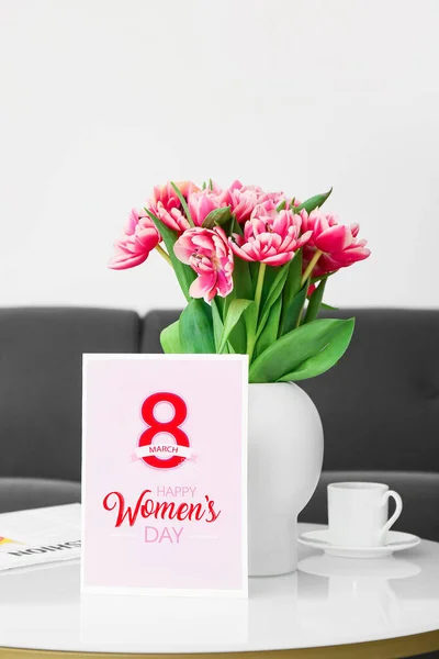 Вітальна Листівка Текстом Happy Women Day Ваза Тюльпанами Чашка Кави — стокове фото