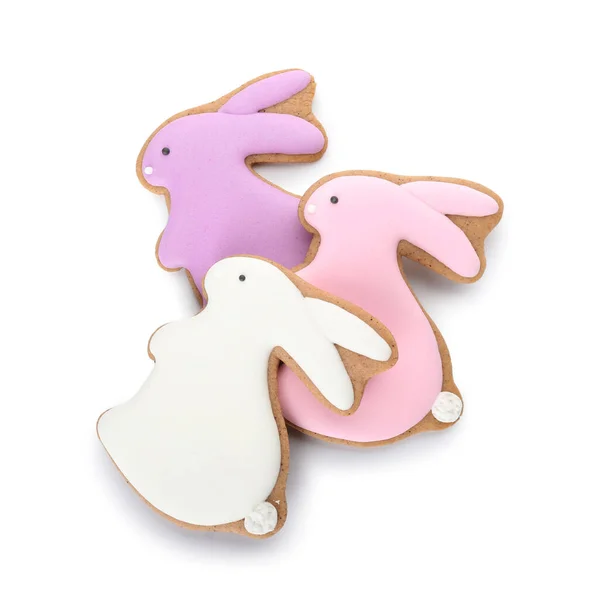 白い背景にウサギの形をしたおいしいイースタークッキー — ストック写真