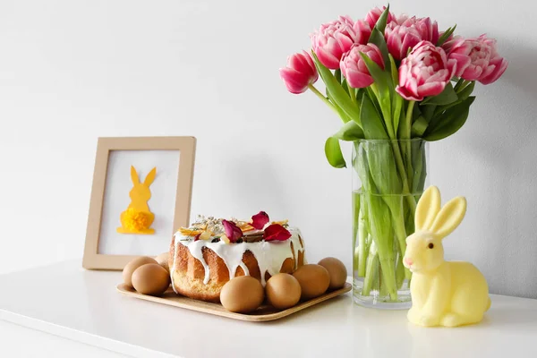 Beautiful Tulips Rabbit Easter Cake Eggs Chest Drawers Light Wall — Stock Photo, Image