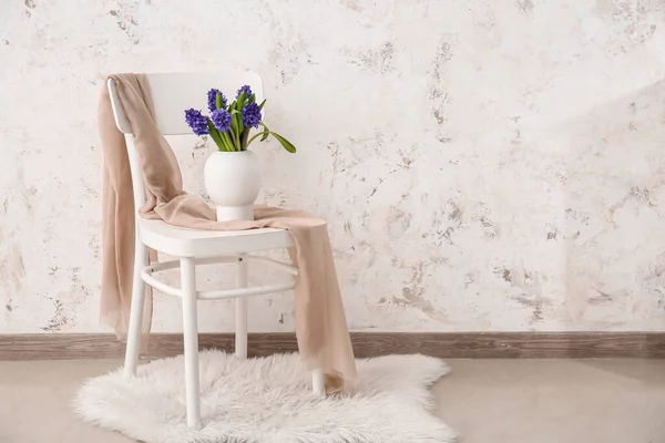 Vase Beautiful Flowers Chair Light Wall Room — Stock Photo, Image