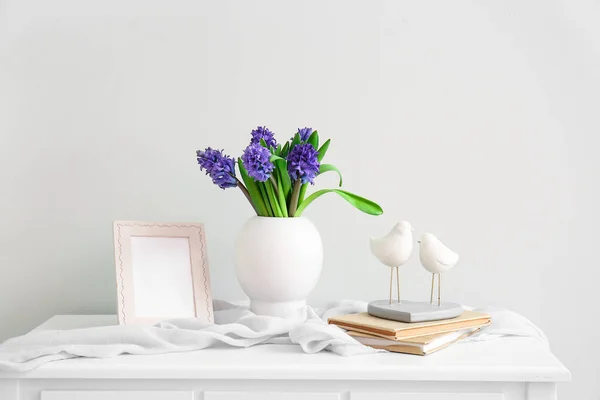 Vase Beautiful Flowers Blank Photo Frame Books Decor Table Light — Stock Photo, Image