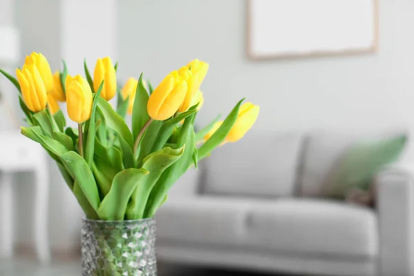 Vaas Met Tulpen Woonkamer Close — Stockfoto