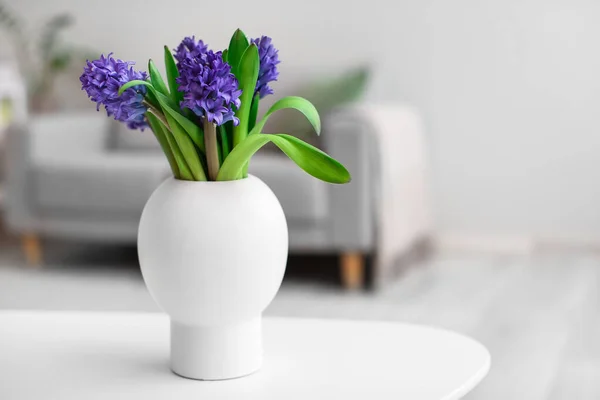 Vase Blooming Flowers Table Living Room — Stock Photo, Image