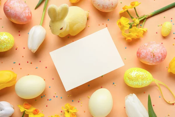 Όμορφη Σύνθεση Του Πάσχα Λευκή Κάρτα Αυγά Και Λουλούδια Στο — Φωτογραφία Αρχείου