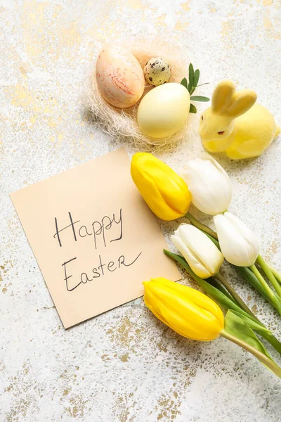Grußkarte Mit Text Happy Oster Tulpenblumen Und Eiern Auf Hellem — Stockfoto