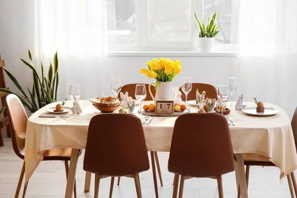 Festive Table Setting Beautiful Tulips Light Room — Stock Photo, Image