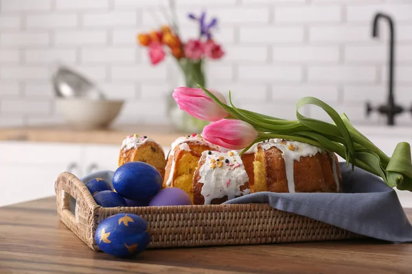 맛있는 부활절 케이크와 계란을 요리를 — 스톡 사진