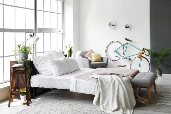 Interior Dormitorio Moderno Elegante Con Bicicleta —  Fotos de Stock
