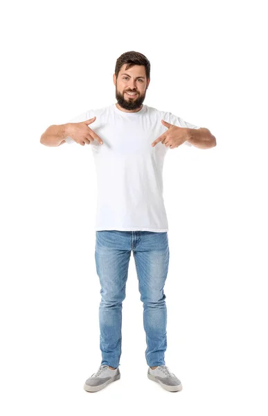 Schöner Mann Zeigt Auf Shirt Auf Weißem Hintergrund — Stockfoto