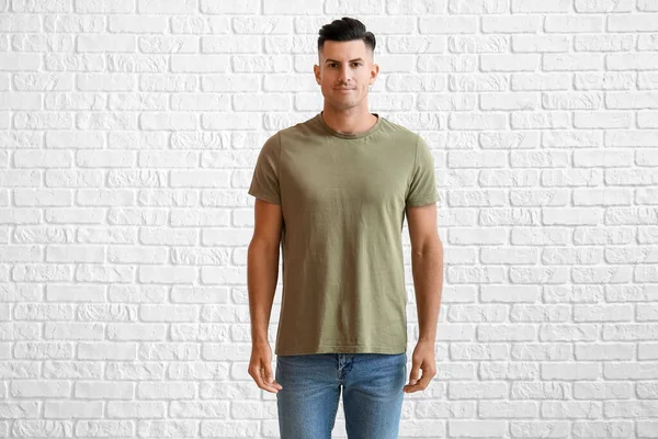 Stilig Ung Man Snygg Shirt Vit Tegel Bakgrund — Stockfoto