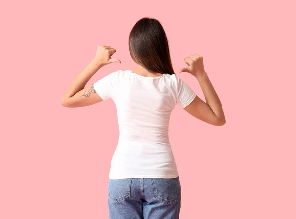 Young Woman Blank Shirt Color Background Back View — Stock Photo, Image