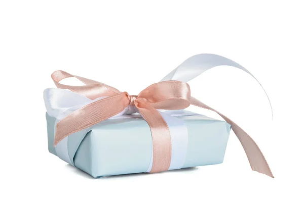 Κουτί Δώρου Κορδέλες Και Φιόγκο Λευκό Φόντο — Φωτογραφία Αρχείου