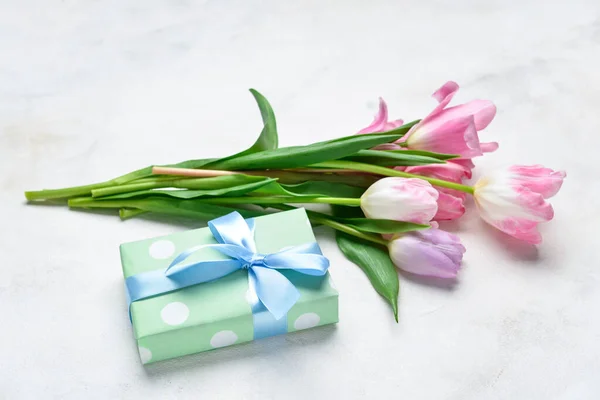 Gift Box International Women Day Tulip Flowers Light Background — Stock Photo, Image