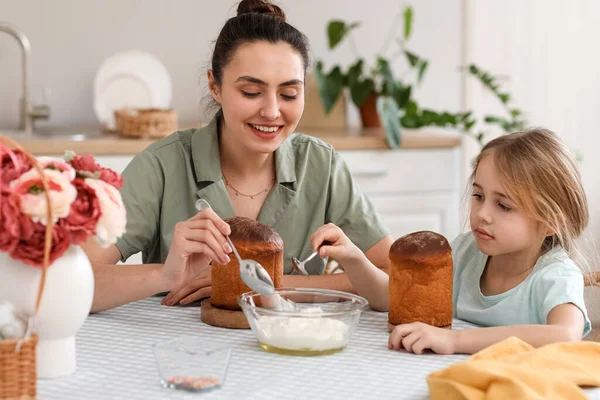 Little Girl Her Mother Glazing Easter Cakes Kitchen — Stock Photo, Image