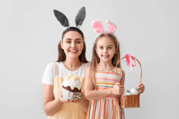 Little Girl Her Mother Easter Cake Eggs Basket Light Background — Stock Photo, Image