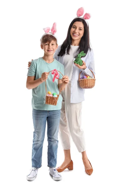 Menino Sua Mãe Com Coelho Páscoa Ovos Cestas Fundo Branco — Fotografia de Stock