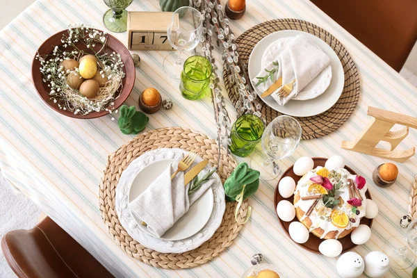 Stilvolle Tischdekoration Mit Osterdekoration Und Essen — Stockfoto
