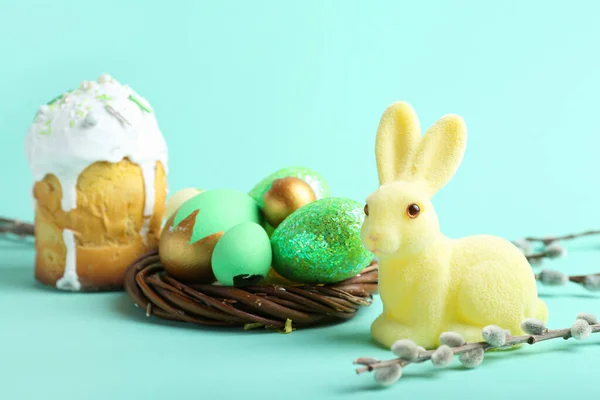 Mignon Lapin Pâques Gâteau Nid Avec Des Œufs Peints Sur — Photo