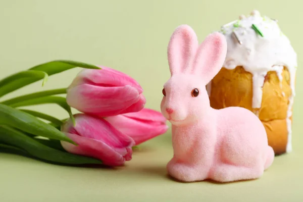 Lapin Pâques Mignon Gâteau Fleurs Sur Fond Couleur — Photo