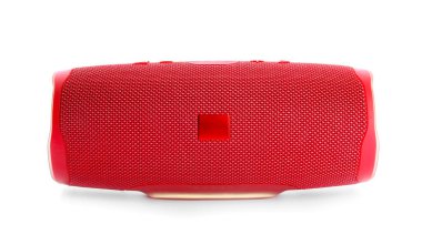 Beyaz arkaplanda kablosuz taşınabilir hoparlör