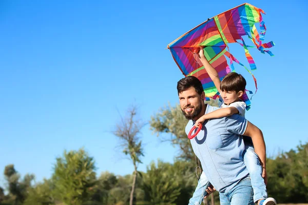 Happy Father Carrying Pickaback His Little Son Kite Park — Stock Photo, Image