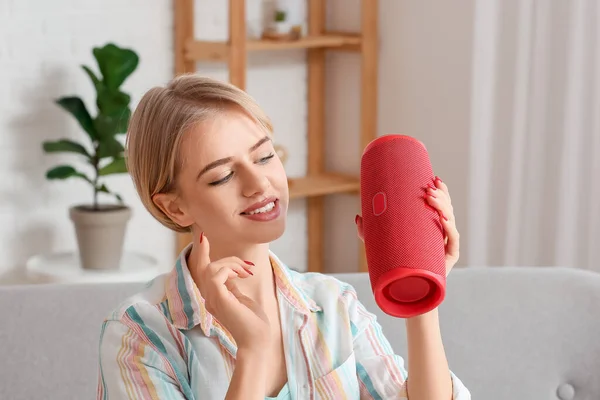 Woman Modern Wireless Portable Speaker Room — Stock Photo, Image