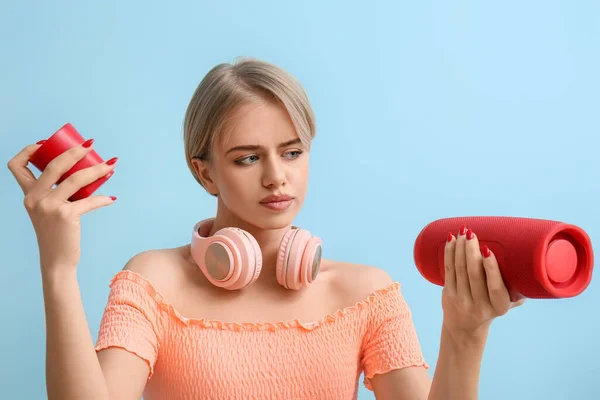 Woman Modern Headphones Choosing Wireless Portable Speaker Blue Background — Stock Photo, Image