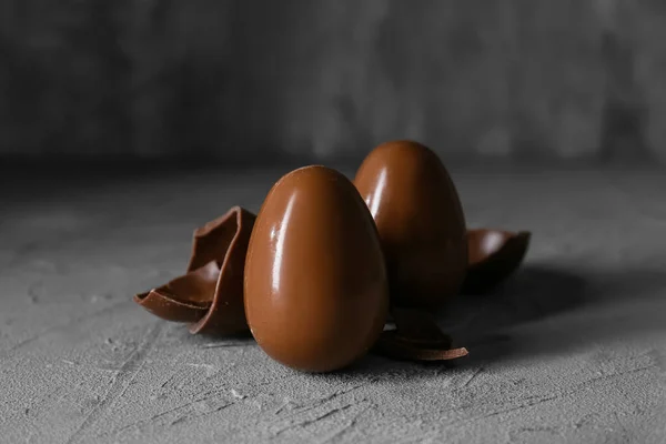 Schokoladen Ostereier Auf Grunge Hintergrund — Stockfoto