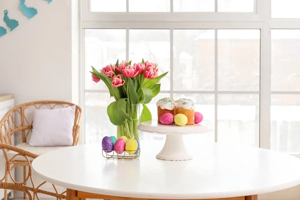 Stand Easter Cakes Eggs Tulips Dining Table Kitchen — Stock Photo, Image