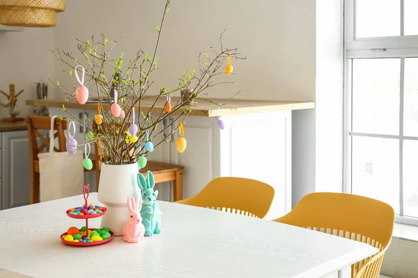 Stand Con Huevos Pascua Decoración Mesa Comedor Cocina — Foto de Stock