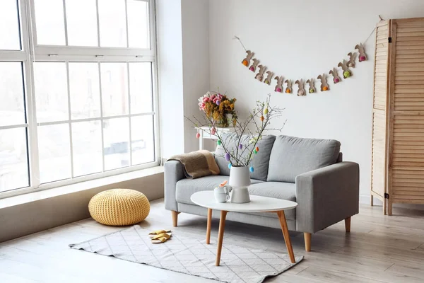 Interior Elegante Quarto Decorado Para Celebração Páscoa — Fotografia de Stock